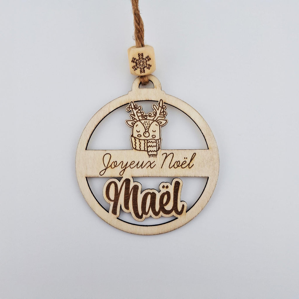 Boule de Noël en bois ajourée avec renne, « Joyeux Noël » et prénom Maël