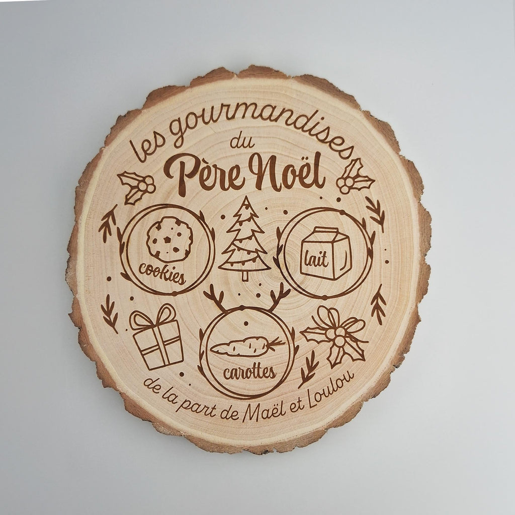 Plateau des gourmandises du Père Noël en bois gravé, vue de dessus