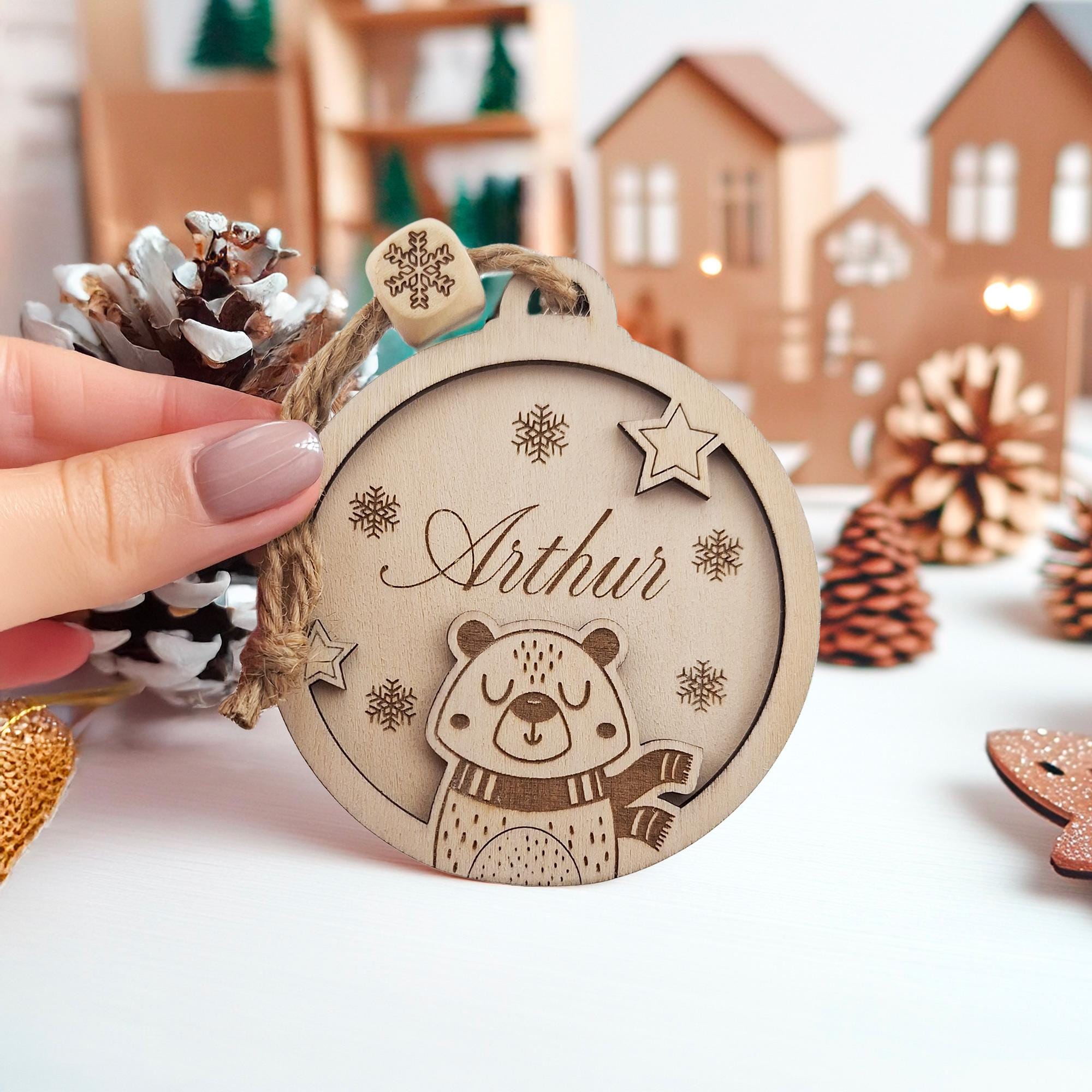 Boule de Noël en Bois Personnalisable – Gravure Prénom