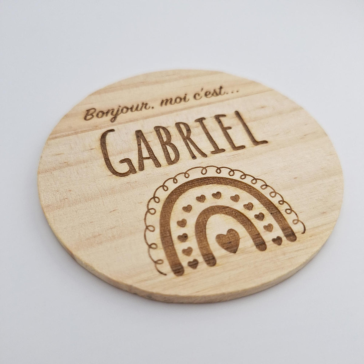 Gros plan sur la gravure de la carte de naissance Gabriel